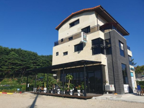 Gosung Shine House